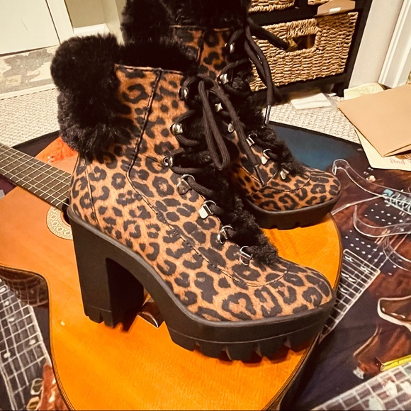 SALE!!! 🐅Fabulous Jessica Simpson Leopard Fur Top Heeled Combat Booties! - Picture 9 of 16
